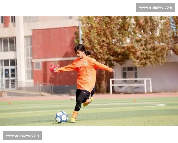 谁说女子不如男！女足经典比赛证明，她们同样可以闪耀绿茵！